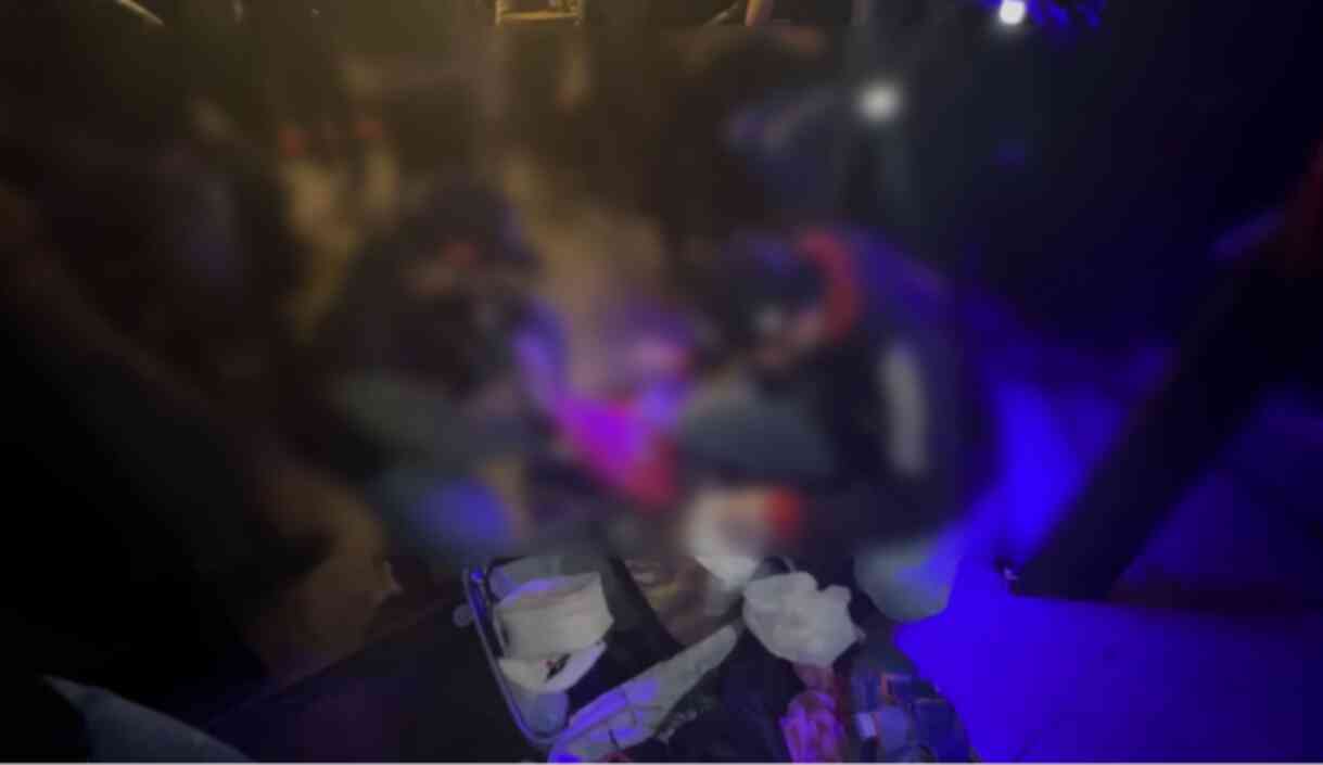 Köleli, kırbaçlı müstehcen partiye baskında skandal görüntüler Köleli, kırbaçlı müstehcen partiye baskında skandal görüntüler