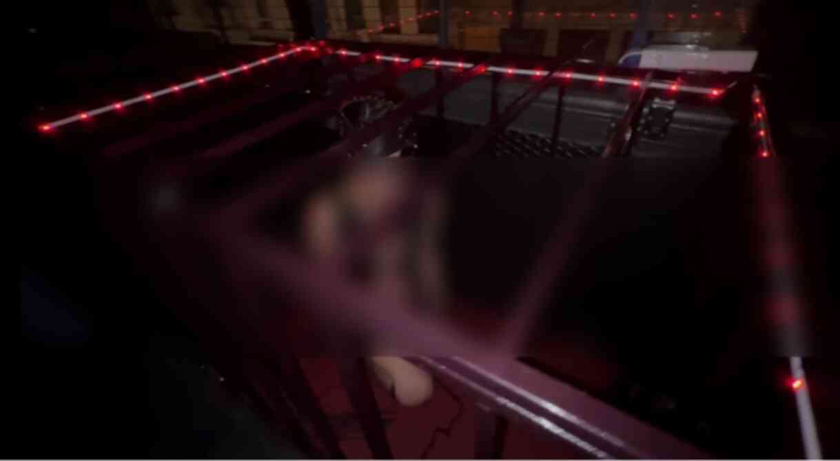 Köleli, kırbaçlı müstehcen partiye baskında skandal görüntüler Köleli, kırbaçlı müstehcen partiye baskında skandal görüntüler