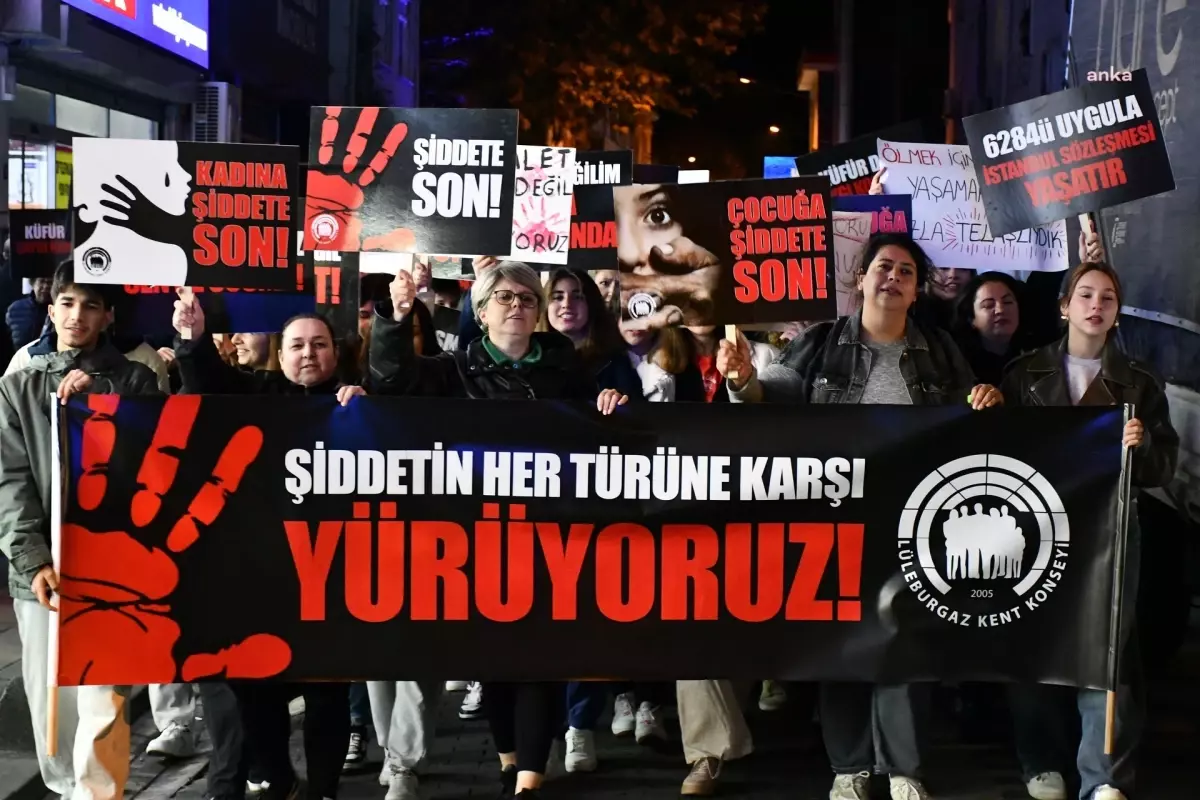 Lüleburgaz\'da \'Şiddete Son\' Yürüyüşü Düzenlendi