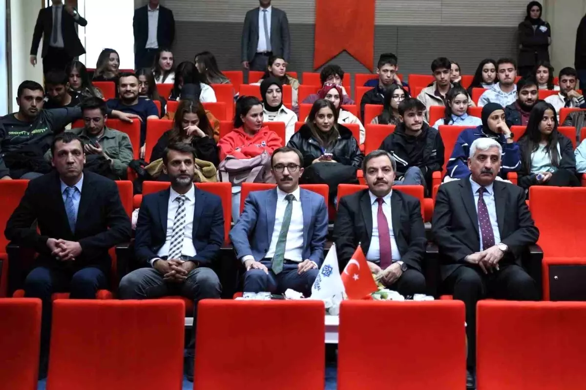 Cumhuriyetin 101. Yılı Konferansı Malatya\'da Düzenlendi