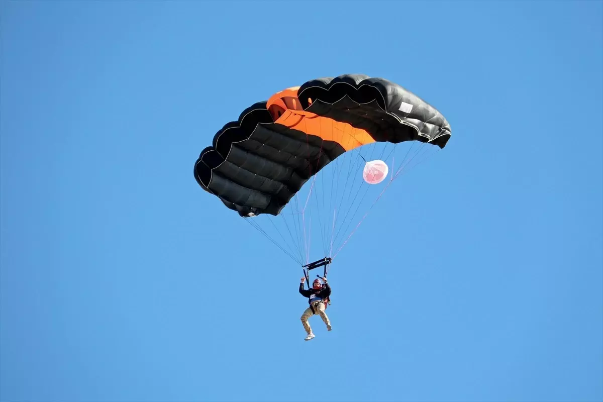 Fethiye\'de 24. Uluslararası Ölüdeniz Hava Oyunları Festivali devam ediyor