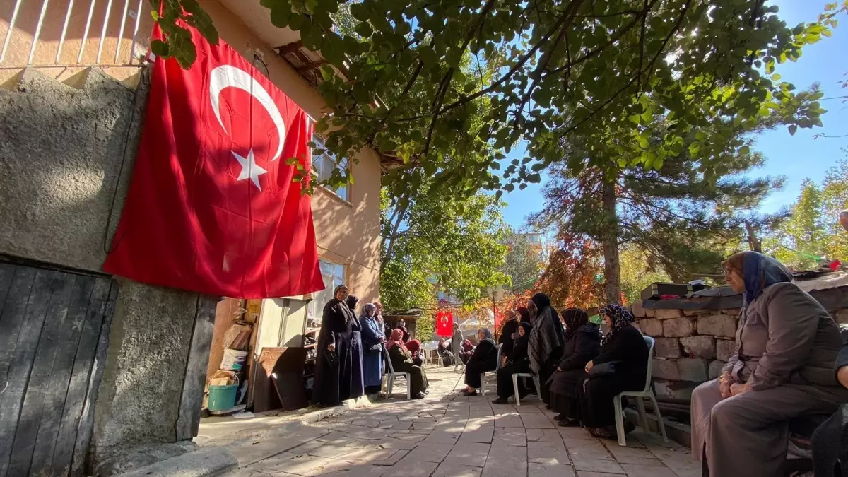 TUSAŞ\'a terör saldırısında şehit olan taksi şoförü son yolculuğuna uğurlandı