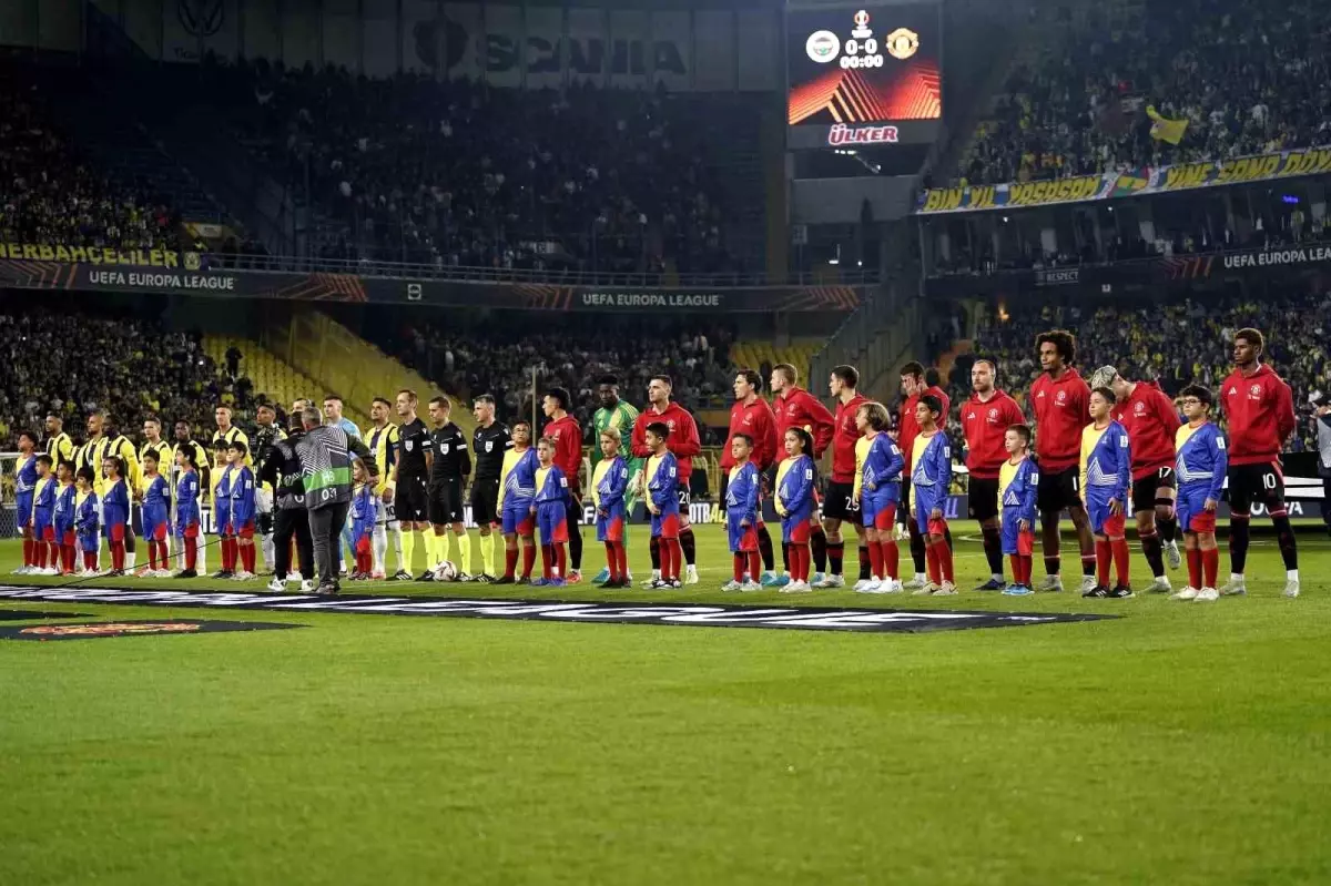 Fenerbahçe - Manchester United Maçı Başladı