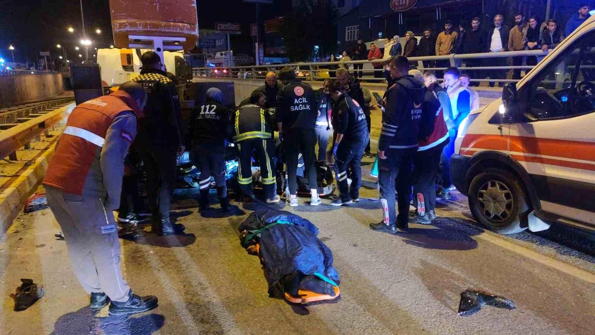 Van\'da Trafik Kazası: 1 Ölü, 2 Yaralı