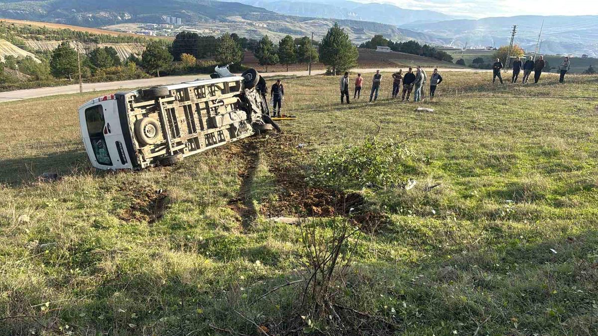 Karabük\'te Minibüs Kazası: Sürücü Yaralandı