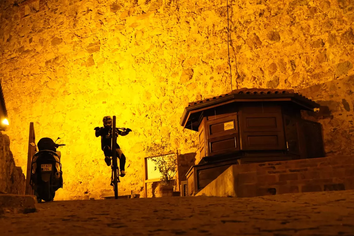 15 Yaşındaki Yiğit Efe Al, Enduro Bisikletle Sosyal Medyada Gündem Oldu