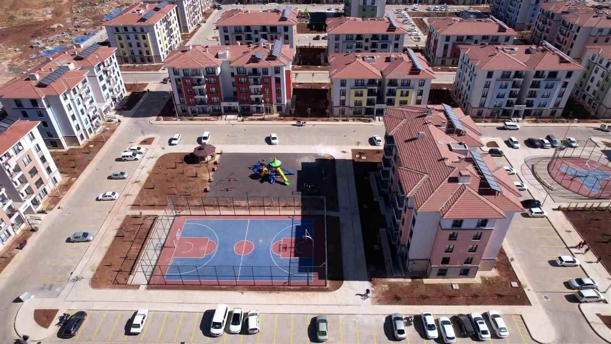 Adıyaman\'da Depremzedelere Yeni Evler