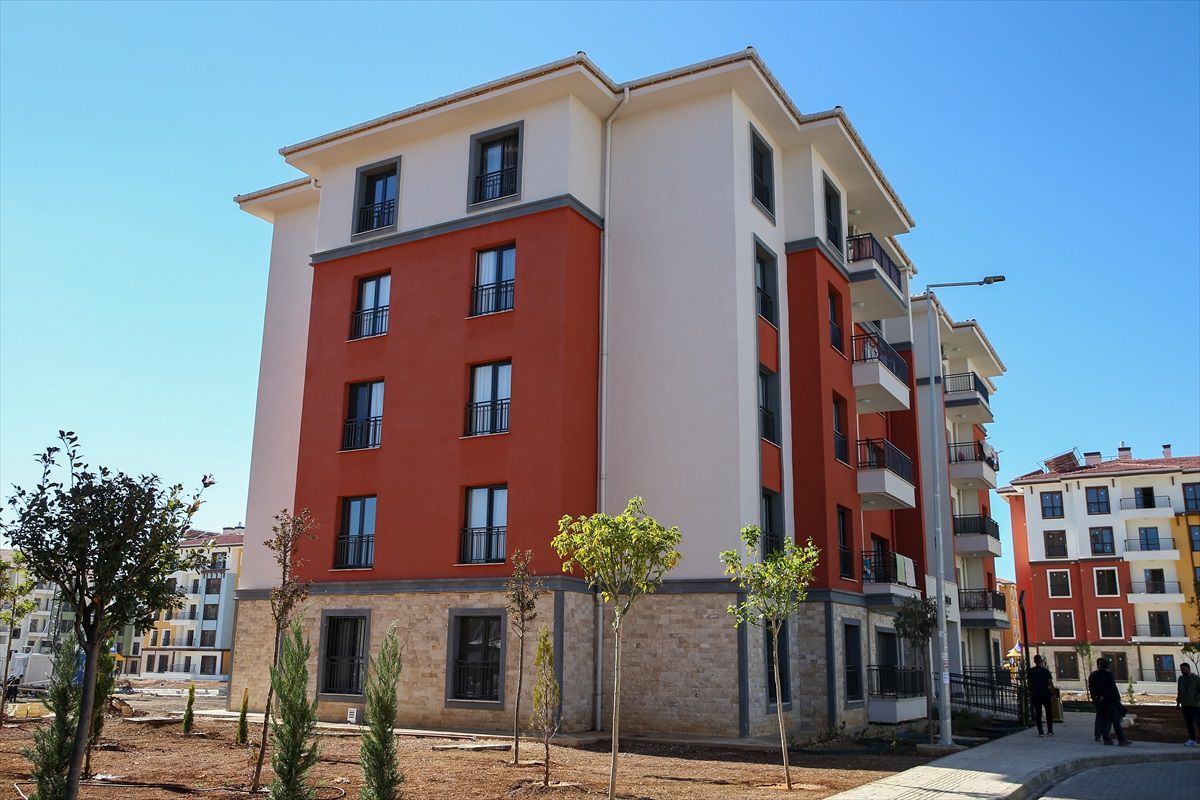 Adıyaman\'da kalıcı konutlara yerleşen afetzedeler hayatlarına devam ediyor