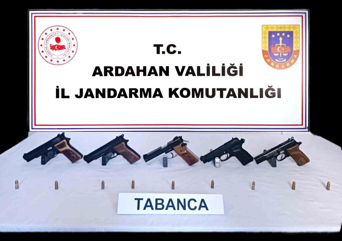 Ardahan\'da Ruhsatsız Tabanca Ele Geçirildi