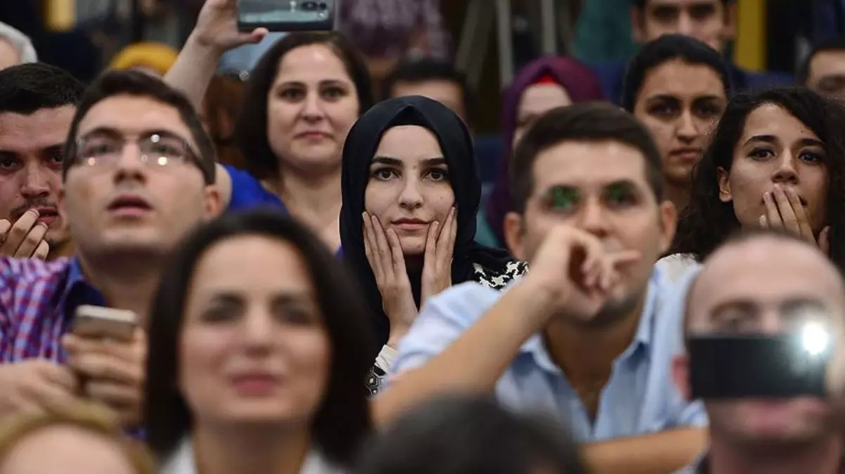 Bakan Tekin bu akşam açıklanacağını duyurmuştu: Binlerce öğretmenin beklediği haber geldi