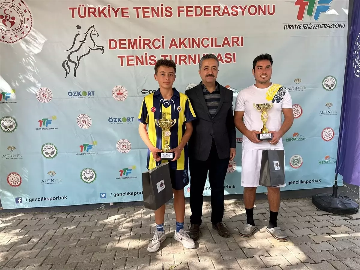 Demirci\'de Tenis Turnuvası Sona Erdi