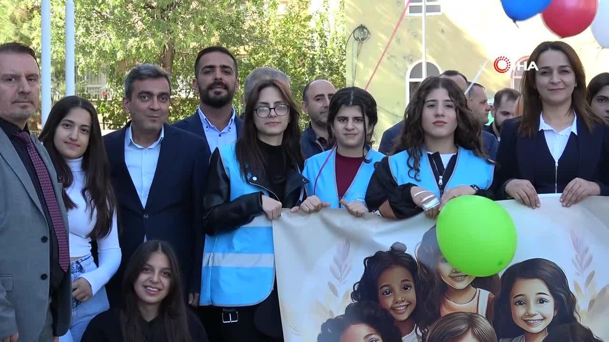 Diyarbak r da K z ocuklar Y r y Son Dakika Diyarbak r da K z ocuklar Y r y Son Dakika