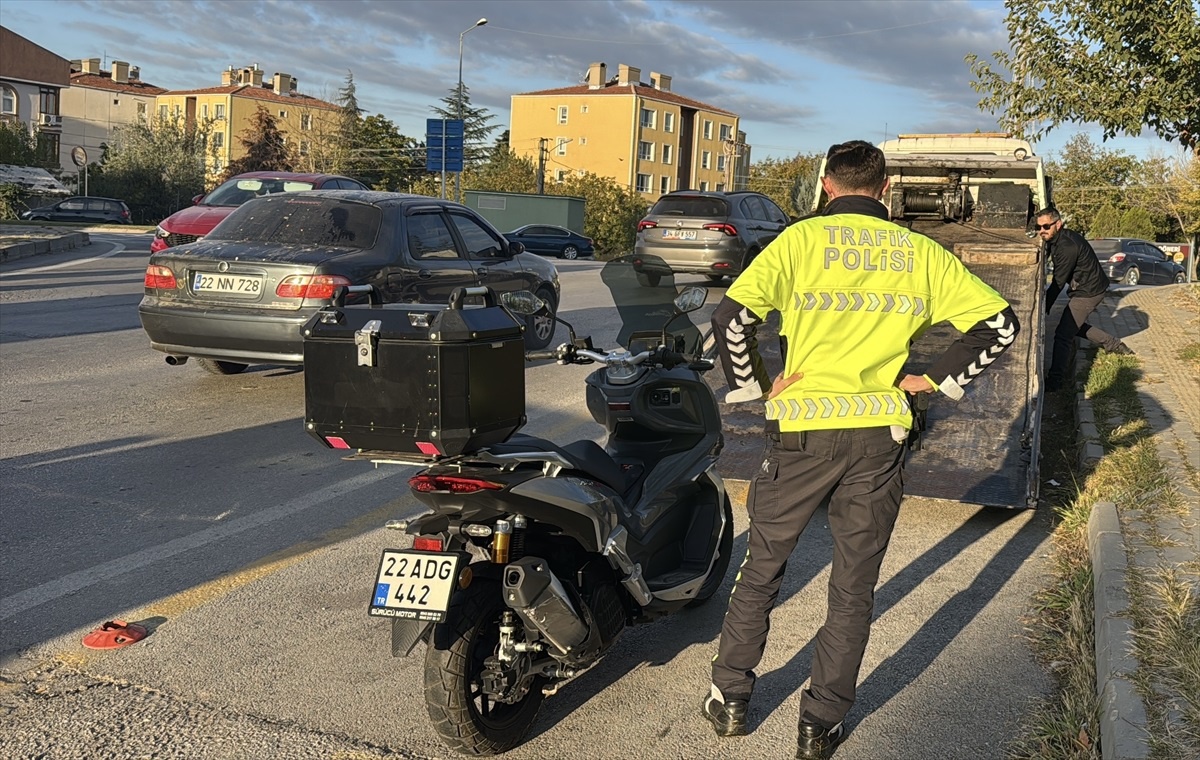 Edirne\'de Motosiklet Kazası: Sürücü Yaralandı