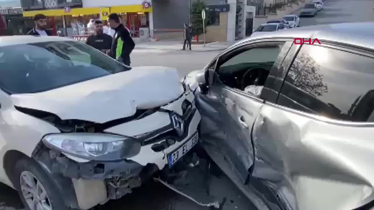 Elazığ\'da Trafik Kazası: 4 Yaralı