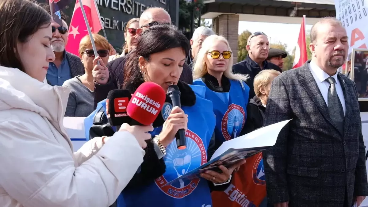 Üniversite Konferansına Protesto