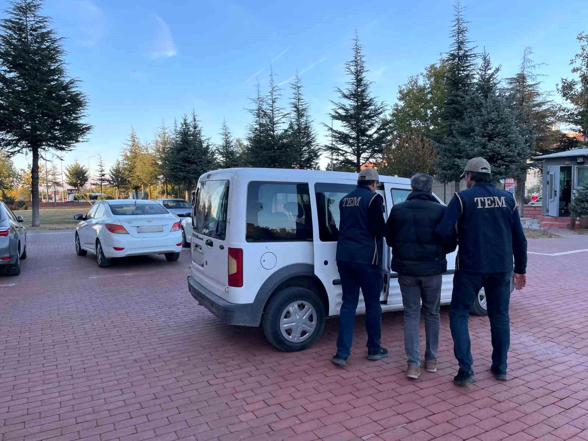 Isparta\'da Terör Operasyonu: 3 Şahıs Yakalandı