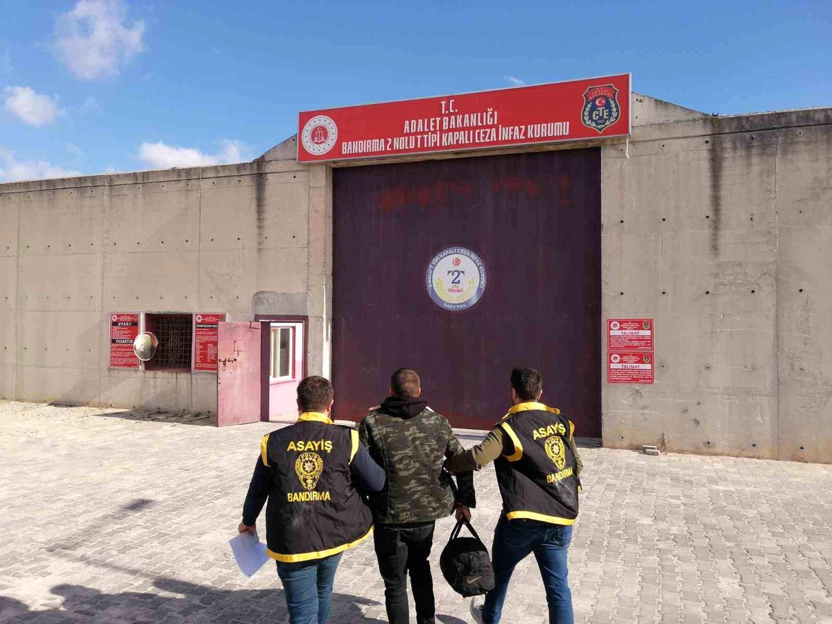 Balıkesir\'de 12 Aranan Şahıs Cezaevine Gönderildi