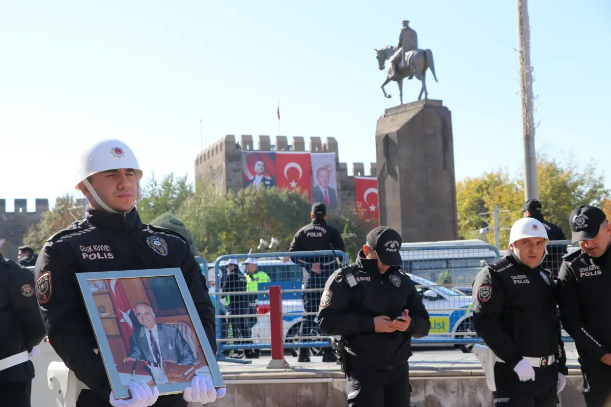 Çakmakoğlu İçin Tören Düzenlendi