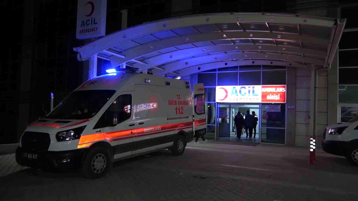 Kırıkkale\'de Motosiklet Kazası: İki Genç Ağır Yaralı