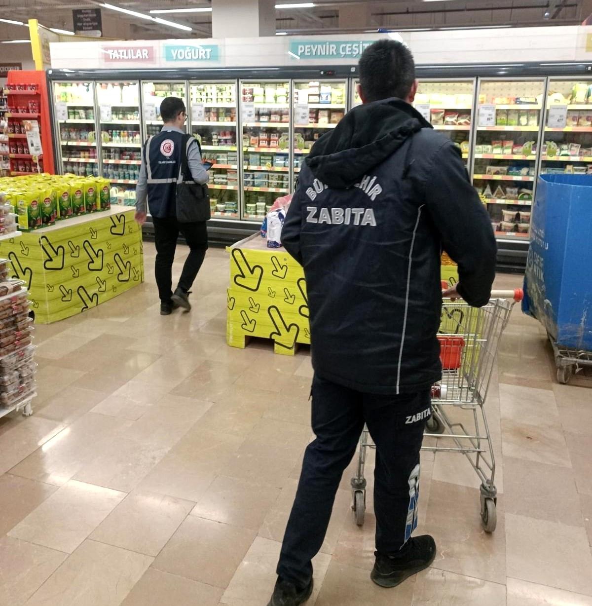 Manisa\'da Zincir Marketlerde Fiyat ve Etiket Denetimi Yapıldı