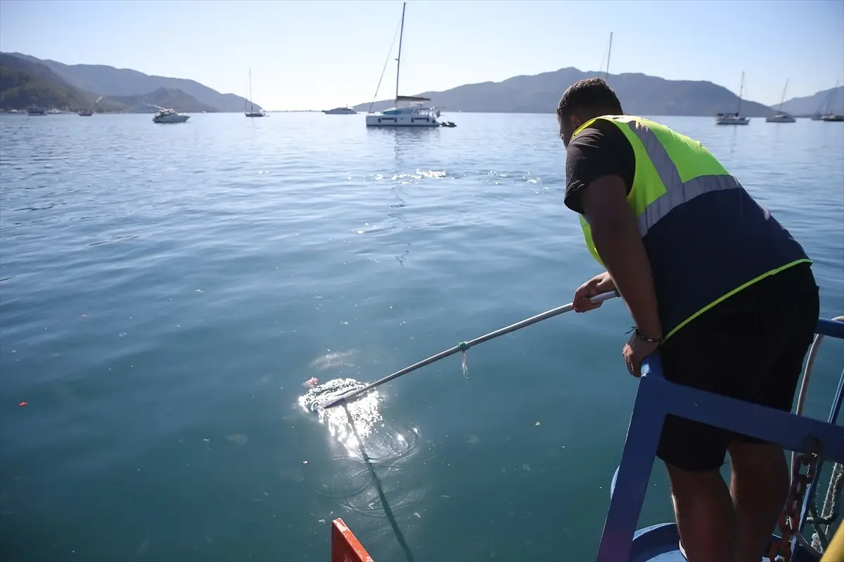 Marmaris\'te Deniz Temizliği