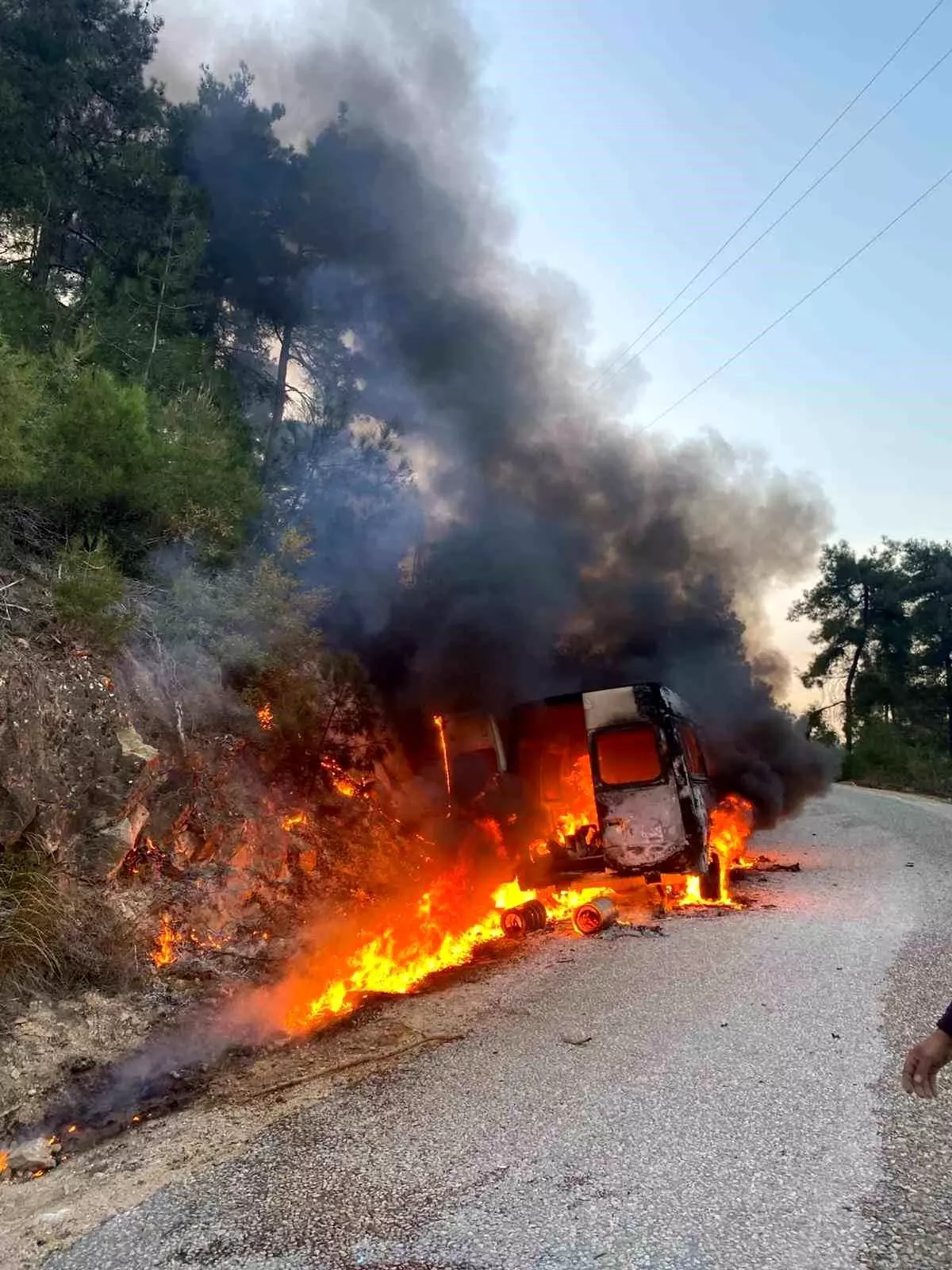 Bilecik\'te Minibüs Yangını Korkuttu