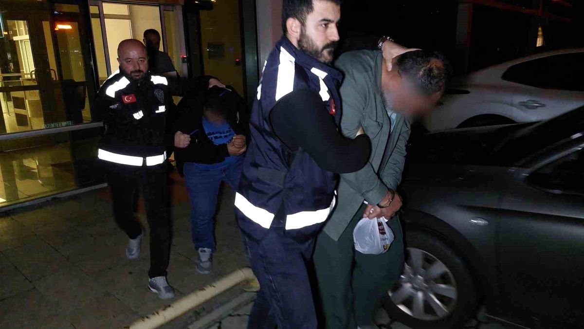 Sahte Çekle Araç Alan 2 Şüpheli Tutuklandı
