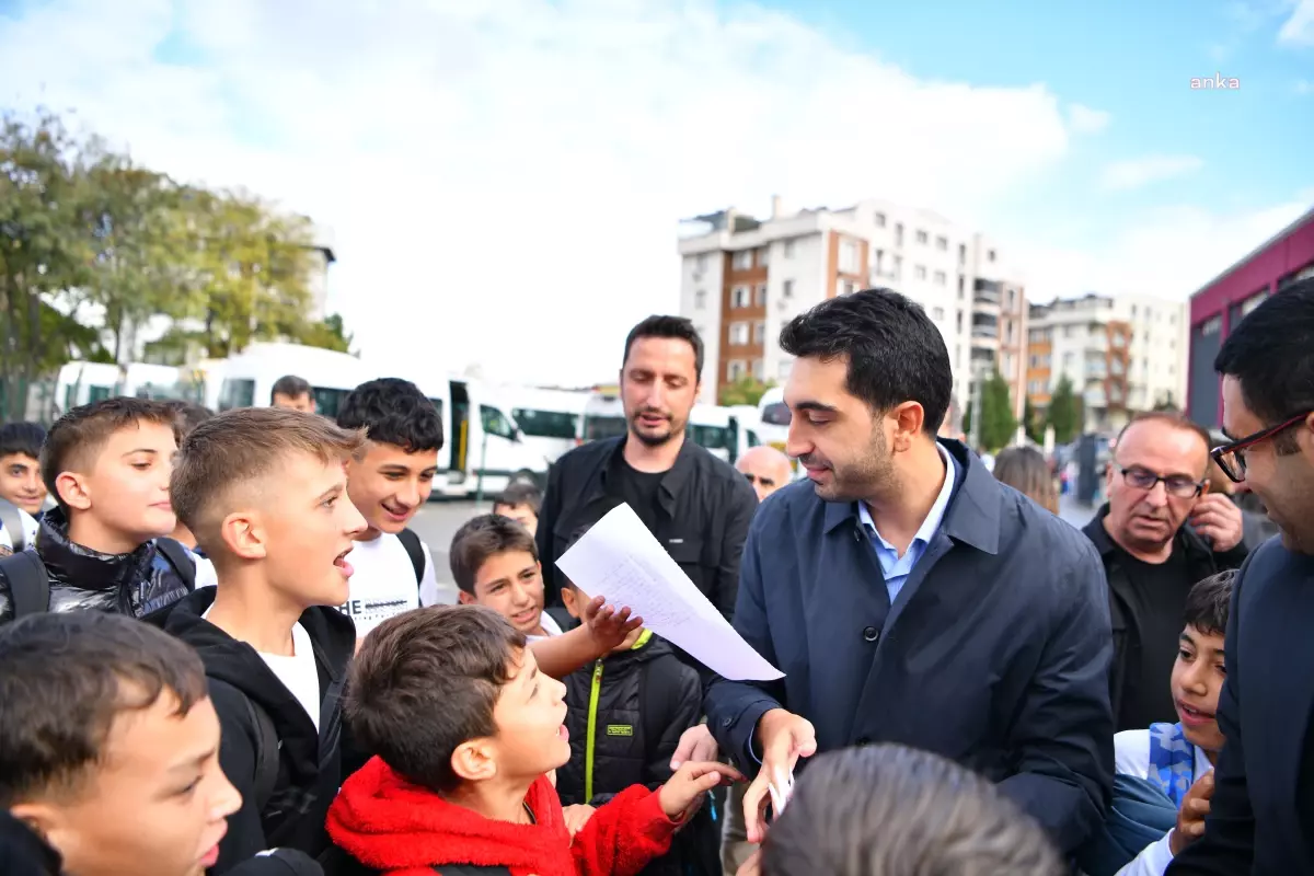 Başkan Bingöl, Öğrencilere Halı Saha Sözleşmesi Verdi