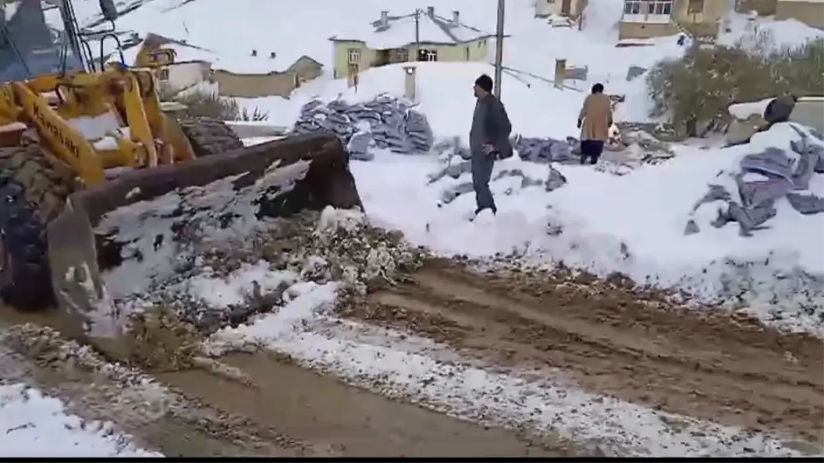 Başkale\'de Kar Yağışı ve Ulaşım Sorunları