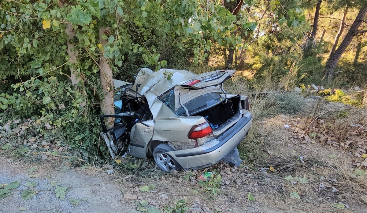 Manavgat\'ta Kaza: Sürücü Hayatını Kaybetti