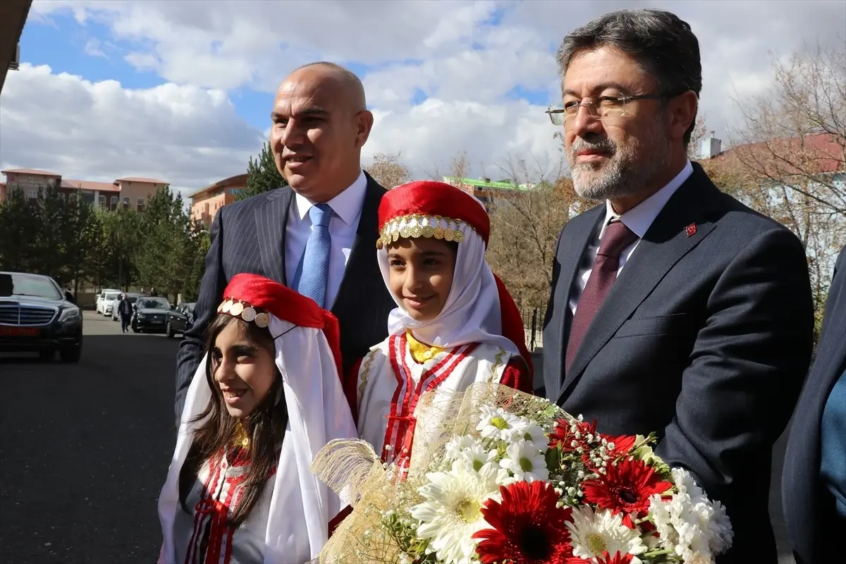 Bakan Yumaklı Ağrı\'da Sektör Temsilcileriyle Buluştu