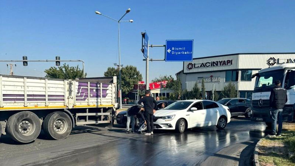 Batman\'da Tır ile Otomobil Çarpıştı