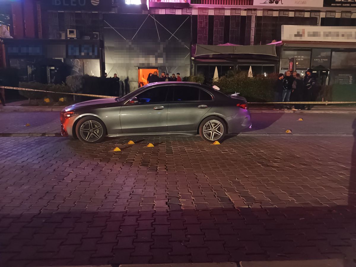 Bursa\'da Gece Kulübünde Silahlı Kavga: 3 Yaralı