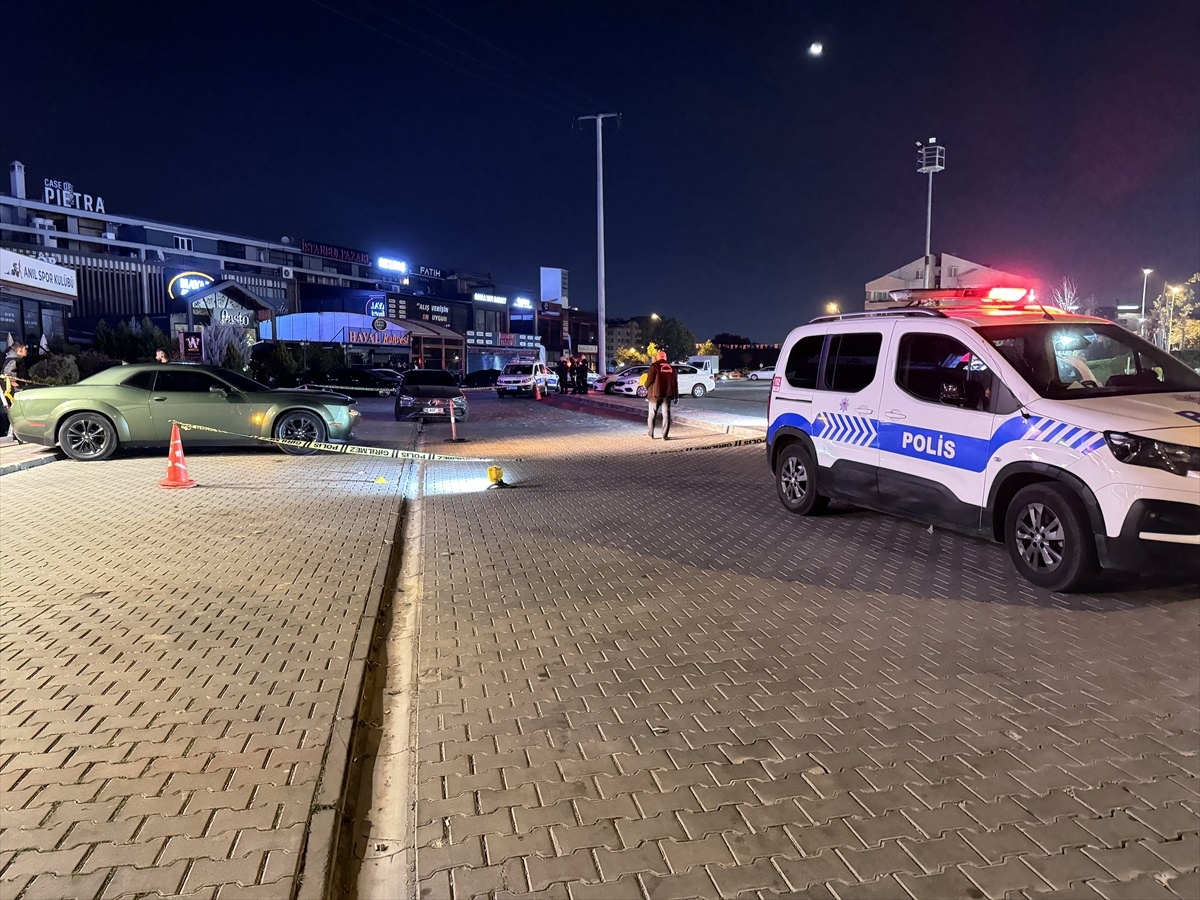 Bursa\'da Gece Kulübünde Silahlı Kavga: 3 Yaralı