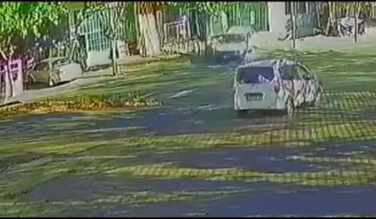 Otomobil boşluğa düştü