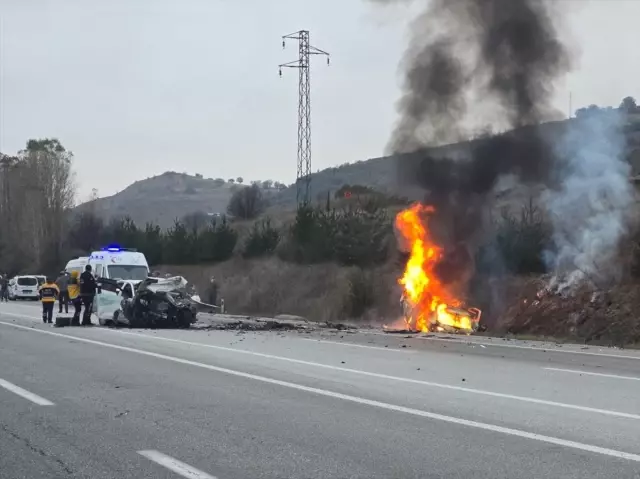 Erzincan'da trafik kazası: 5 kişi hayatını kaybetti