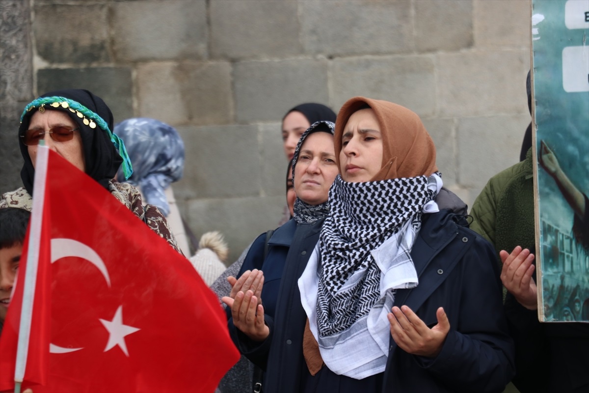 Erzurum\'da sağlık çalışanları Gazze için 50\'nci kez yürüdü