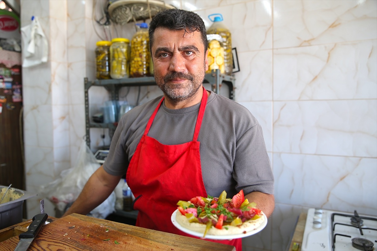 Mezeci Çayırcı, Acılara Rağmen Mesleğini Sürdürüyor