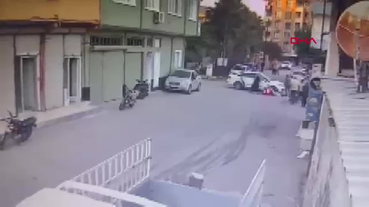 Reyhanlı\'da motosiklet ve otomobil çarpıştı