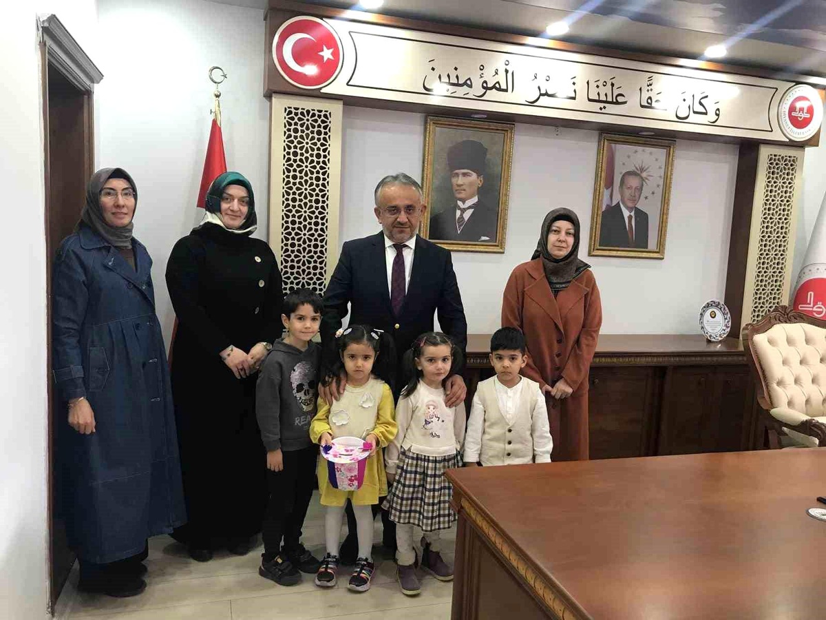 Küçüklerden Depremzedelere Destek