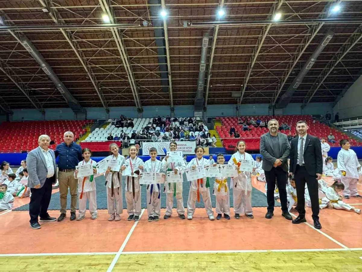 Manisa BBSK Karate Sporcuları Bir Üst Kuşağa Terfi Etti