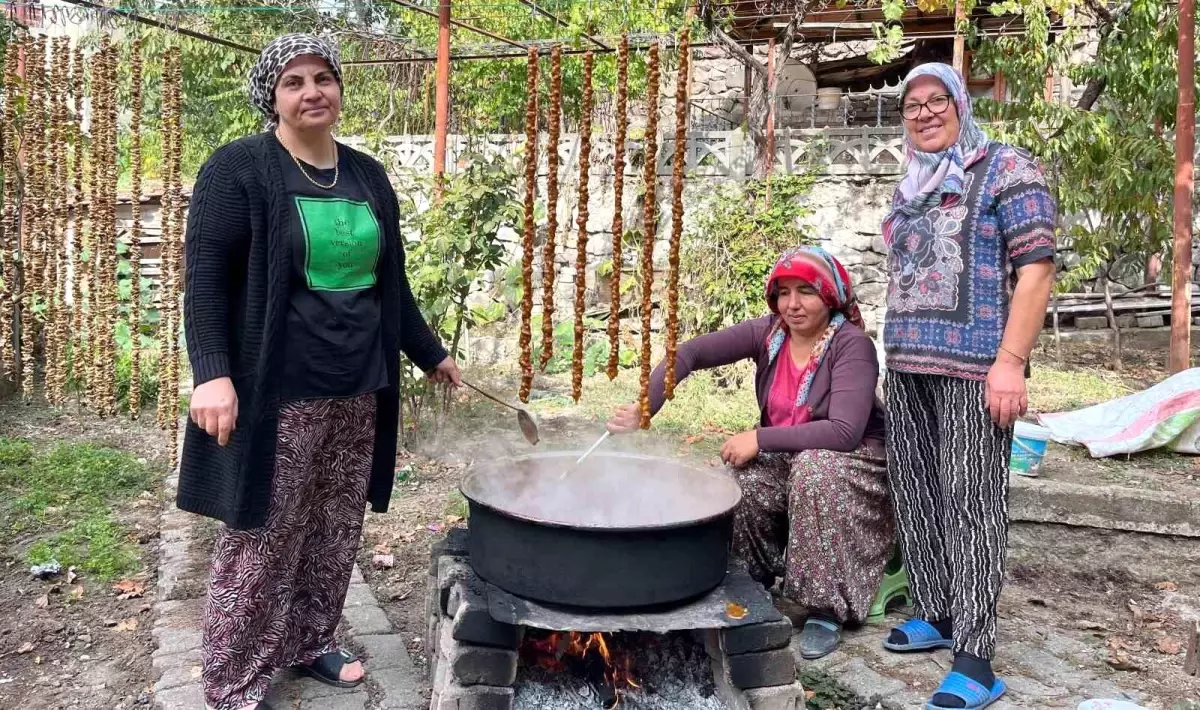 Oğuzlar\'da Cevizli Sucuk Mesaisi Başladı