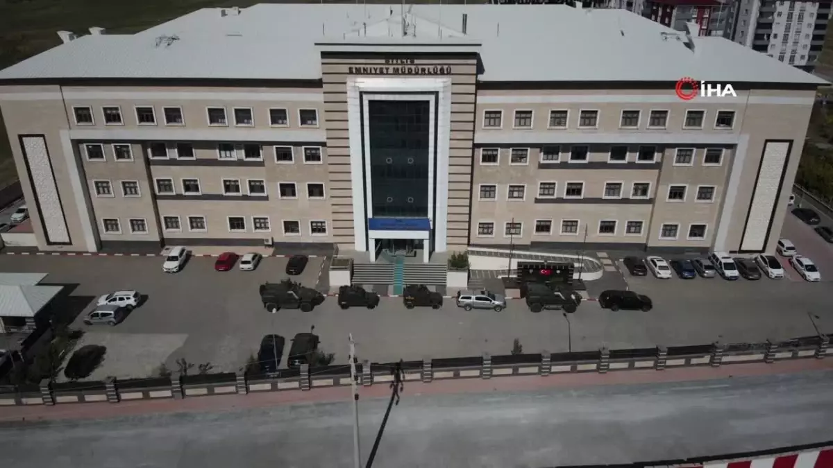 Özel Harekat Polislerinin Nefes Kesici Tatbikatı