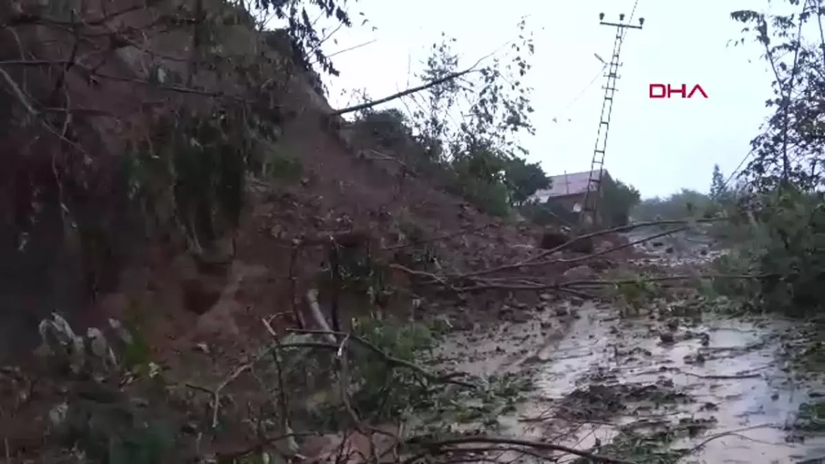 Rize\'de Heyelanlara Neden Olan Sağanak