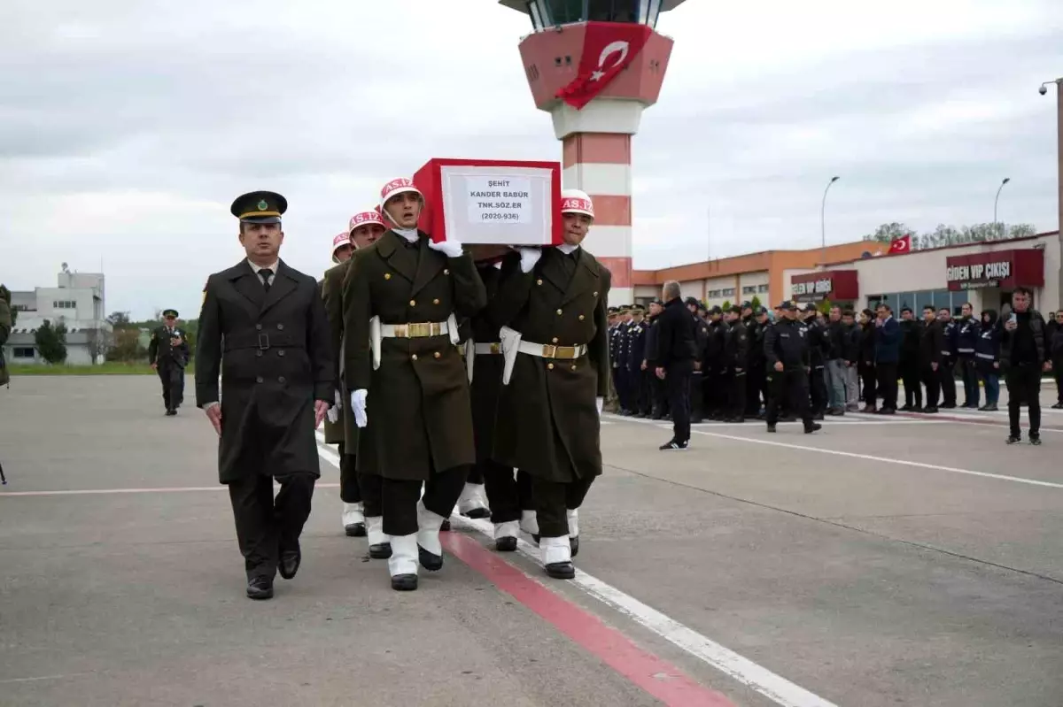 Şehit Kander Babür\'ün naaşı Samsun\'a getirildi