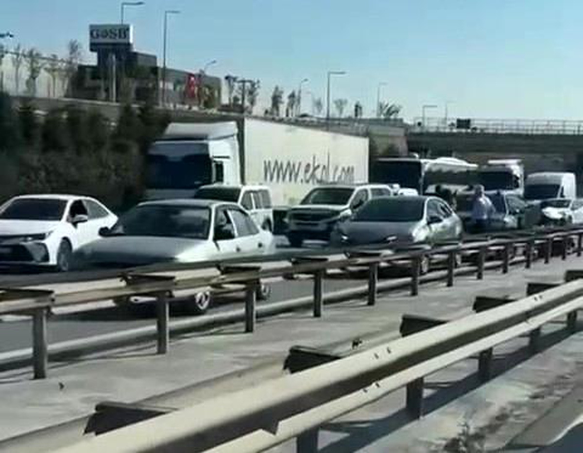 TEM Otoyolu\'nda Zincirleme Kaza: 4 Yaralı