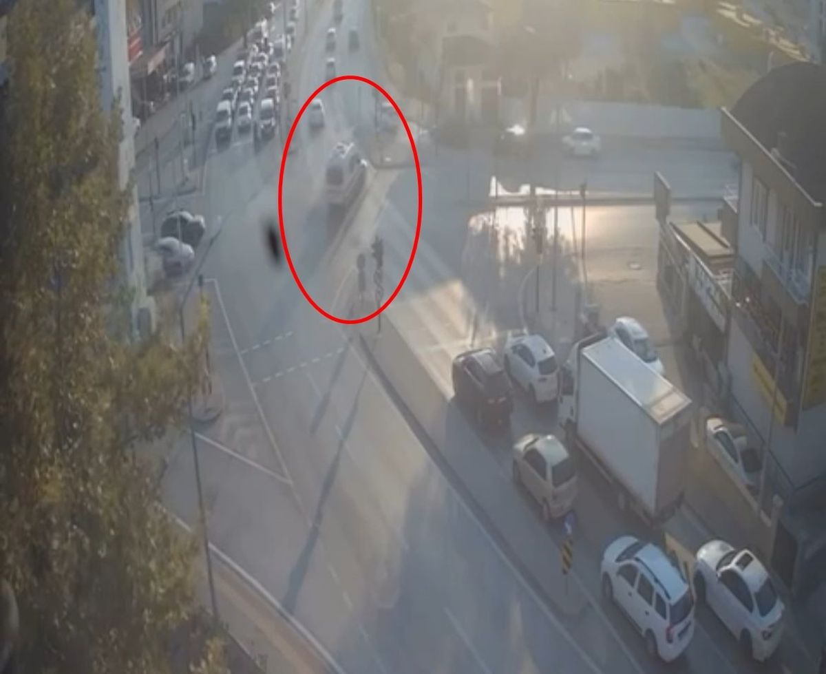 Bursa\'da Ters Yönlü Ambulans Kaza Yaptı