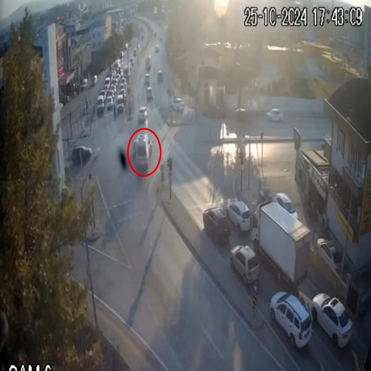 Bursa\'da Ters Yöne Giden Ambulans Kaza Yaptı
