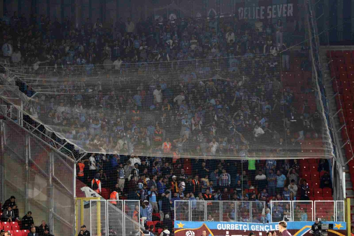 Göztepe - Trabzonspor Mücadelesi Başladı