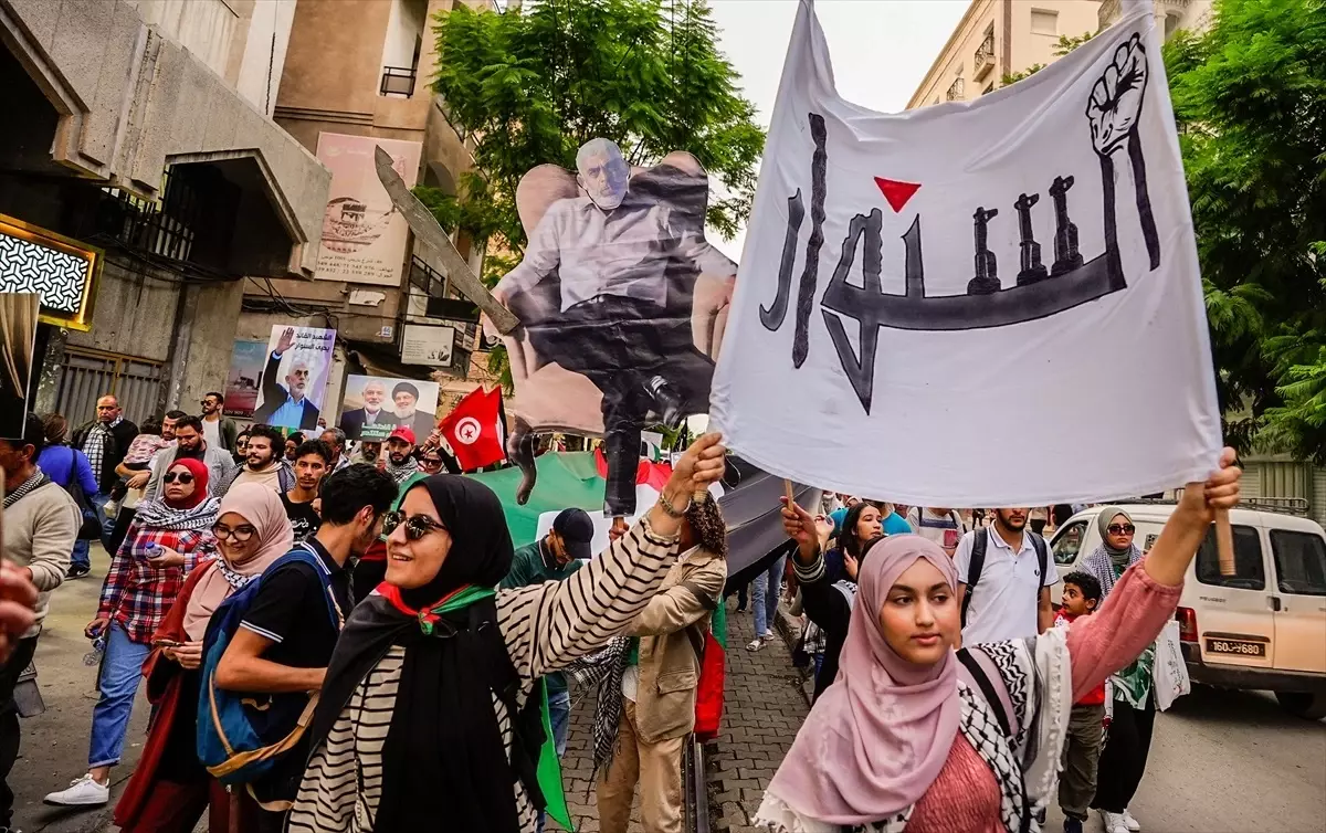 Tunus\'ta İsrail\'in Gazze ve Lübnan\'a yönelik saldırıları protesto edildi